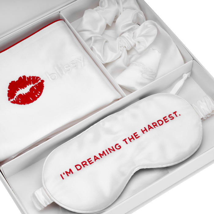 Blissy Queen Marilyn Monroe™ Blissy Dream Set Lifestyle – Mulberry Silk